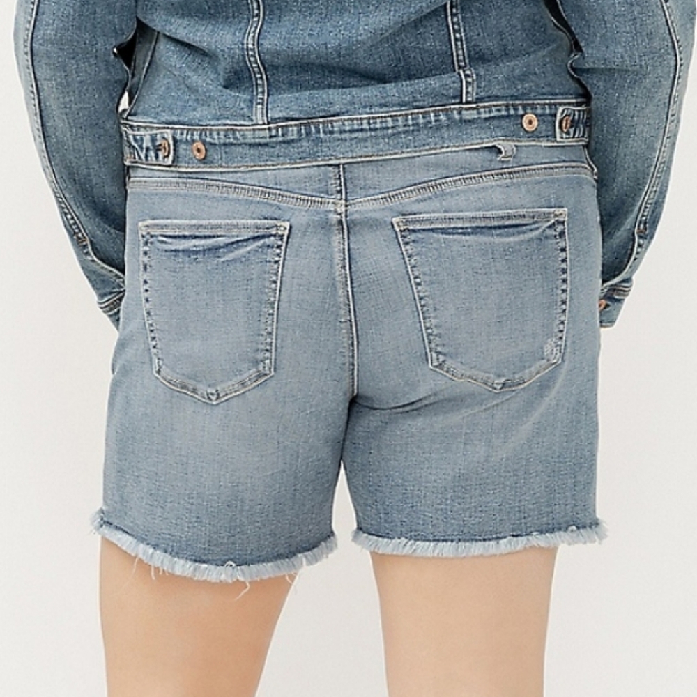 Plus Size Silver Jeans Co.® Mid Rise Button Fly 6in Boyfriend Short - Picture 2 of 5